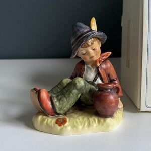 Hummel Coffee Break boy Figurine Goebel collectors 409 club 1984‎ jug sitting